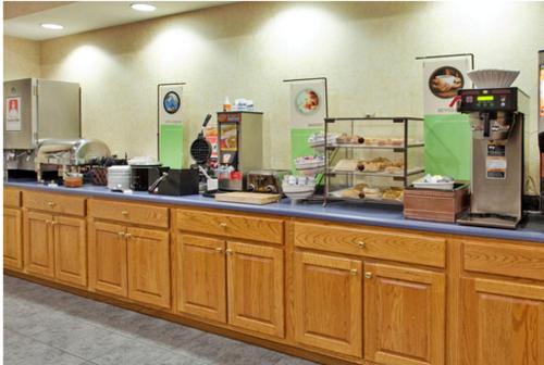 Country Inn & Suites by Radisson Somerset KY - image 7