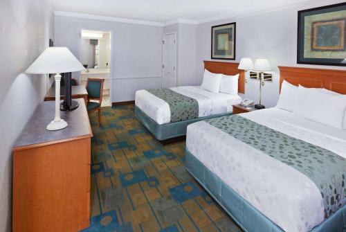 Two Double Beds image 3