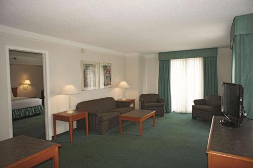 La Quinta Inn & Suites by Wyndham Tampa Bay Pinellas Park Clearw