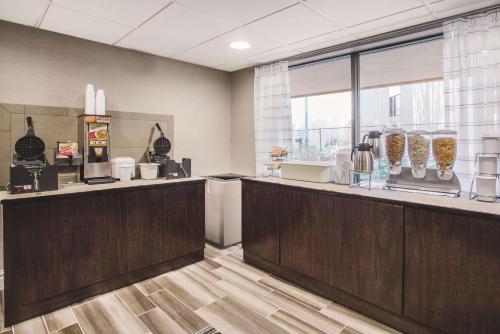 La Quinta by Wyndham Seattle Bellevue / Kirkland - image 7