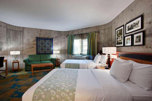 La Quinta Inn & Suites by Wyndham Irvine Spectrum in Irvine (CA)