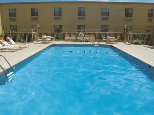 La Quinta Inn & Suites by Wyndham Moline Airport