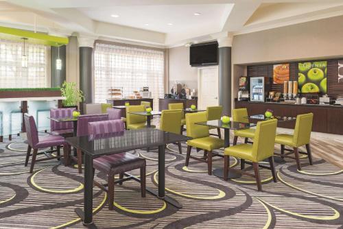 La Quinta by Wyndham St. Louis Westport in Saint Louis, USA