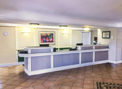 Előcsarnok, La Quinta Inn by Wyndham Moline Airport near Quad City nemzetközi repülőtér