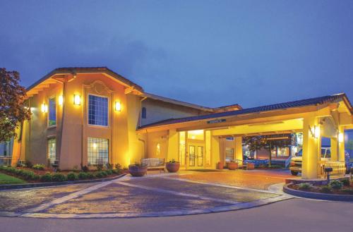 La Quinta Inn & Suites by Wyndham Moline Airport