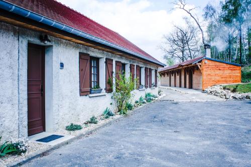 Вхід, Le Lodge des Bruyères (Le Lodge des Bruyeres) in Іль-ле-Вілленой