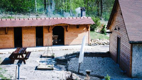 Le Lodge des Bruyères (Le Lodge des Bruyeres) in Іль-ле-Вілленой