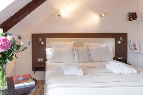1 king bed, 1 sofa bed