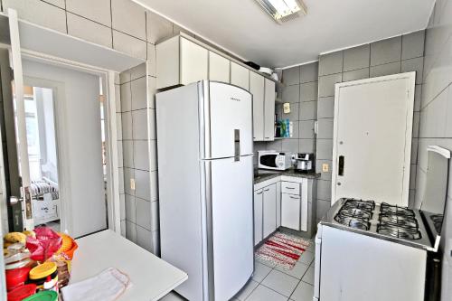 Apartamento Ipanema Posto 9 com suite 2 quadras da praia