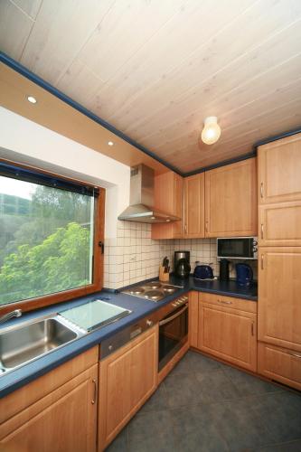 廚房, Altes Zollhaus Nähe Mullerthal Luxemburg (Altes Zollhaus Nahe Mullerthal Luxemburg) in 奧烏爾河畔阿默丁根