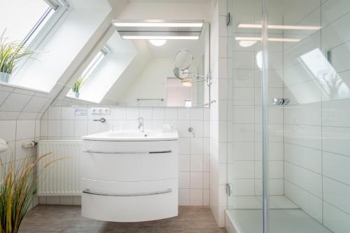 2 bedrooms, 3 beds