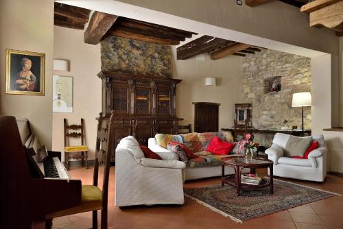 Casa di Leo with pool in Радікондолі