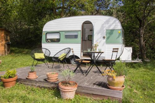 Ma caravane dans les collines gîte à louer Le Pergatory