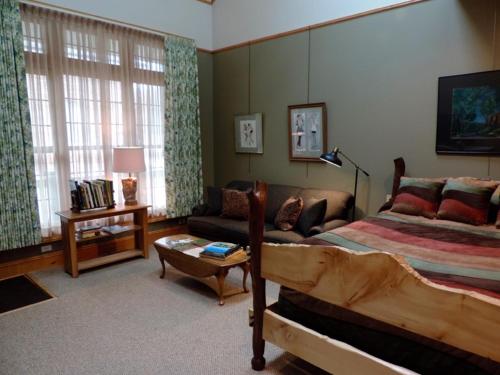 Abe's Spring Street Guest House
