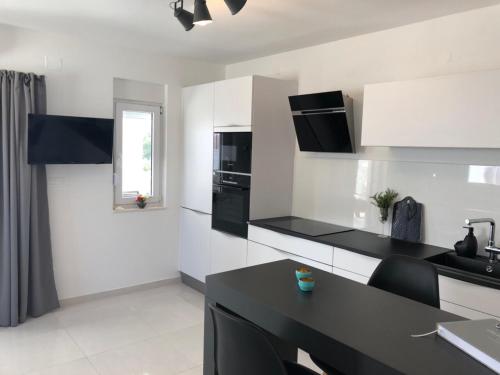 EllaVis Apartments