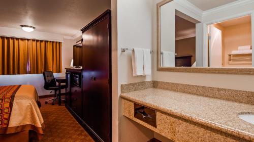 Lompoc Valley Inn and Suites