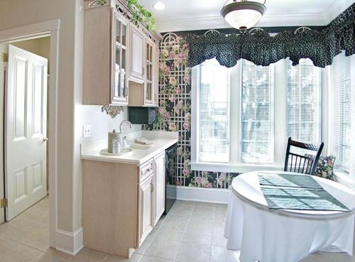 Kitchen, Bird-in-Hand Village Inn & Suites in Bird In Hand (PA)