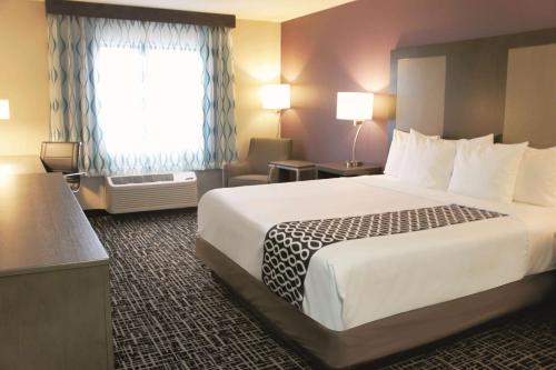La Quinta by Wyndham Wichita Airport - image 3
