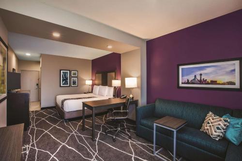 La Quinta Inn & Suites by Wyndham Dallas Northeast-Arboretum in Гарленд