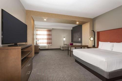 La Quinta by Wyndham South Jordan - image 9