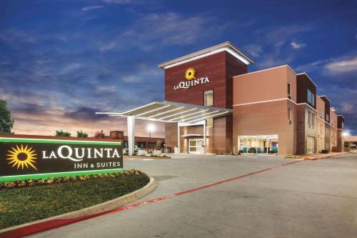 La Quinta Inn & Suites by Wyndham Dallas Northeast - Arboretum