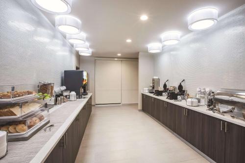 Ресторан, La Quinta Inn & Suites by Wyndham Dallas Northeast-Arboretum in Гарленд
