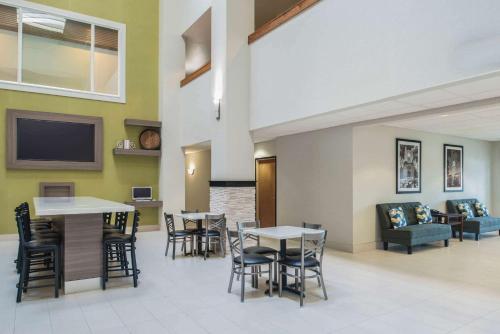 ห้องอาหาร, ลา ควินตา อินน์ แอนด์ สวีท บาย วินด์แฮม มอสโก พูลแมน (La Quinta Inn & Suites by Wyndham Moscow Pullman) in มอสโคว์ (ID)