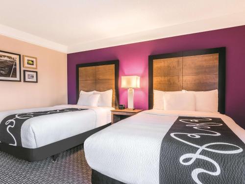 2 double beds