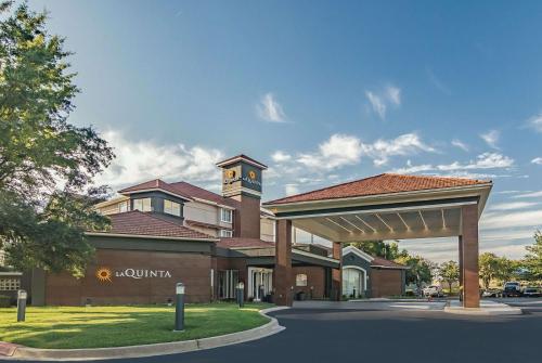 La Quinta by Wyndham Alexandria Airport