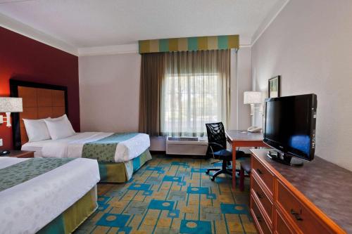 La Quinta Inn & Suites by Wyndham Usf (Near Busch Gardens)