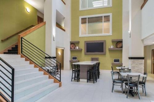 ห้องอาหาร, ลา ควินตา อินน์ แอนด์ สวีท บาย วินด์แฮม มอสโก พูลแมน (La Quinta Inn & Suites by Wyndham Moscow Pullman) in มอสโคว์ (ID)