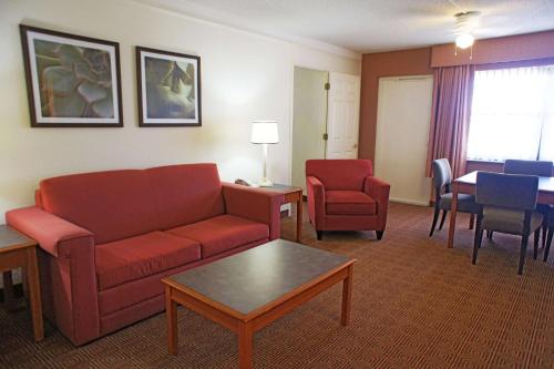 La Quinta Inn & Suites by Wyndham Coral Springs University Drive