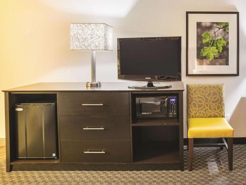 Double Room with Two Double Beds - Disability Access