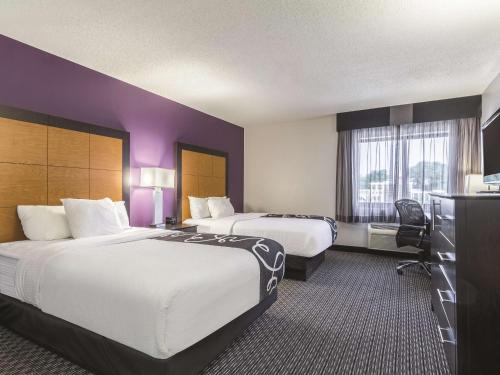 La Quinta by Wyndham Cleveland - Airport North - image 3