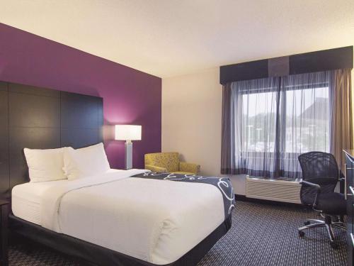 La Quinta by Wyndham Cleveland - Airport North - image 4