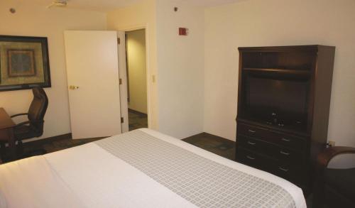 La Quinta by Wyndham Boston Somerville - image 7