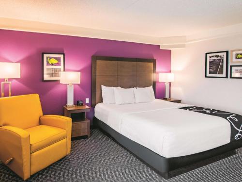 La Quinta Inn & Suites by Wyndham Fort Worth City View