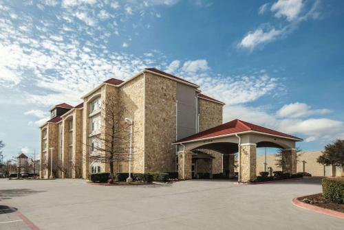 La Quinta Inn & Suites by Wyndham Mansfield