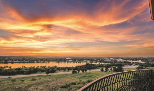 La Quinta Inn & Suites by Wyndham Marble Falls