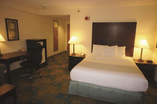 La Quinta Inn & Suites by Wyndham Boston Somerville