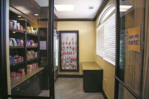 La Quinta Inn & Suites by Wyndham Downtown Conference Center – Little Rock, AR