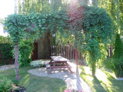 Hage, Canterbury Inn in Niagara On The Lake (ON)