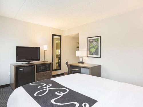 La Quinta Inn & Suites by Wyndham Baltimore Bwi Airport