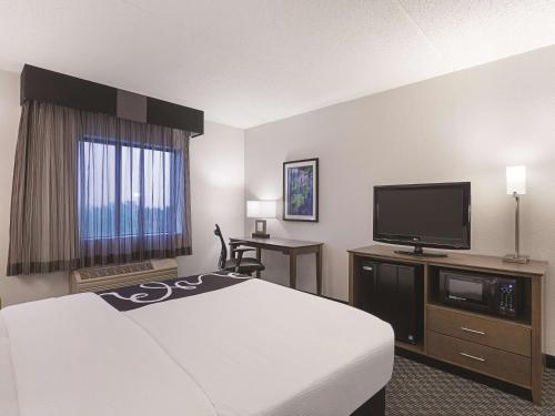 La Quinta Inn & Suites by Wyndham Baltimore Bwi Airport