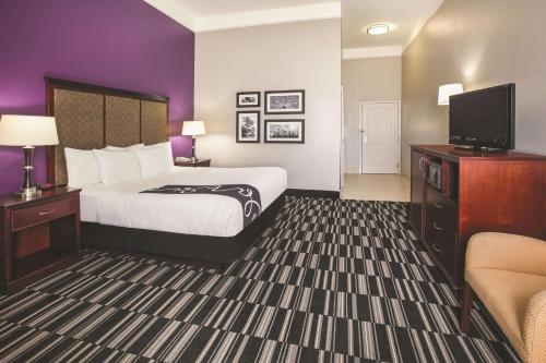 Удобства, La Quinta Inn & Suites by Wyndham Dallas South-DeSoto in Десото