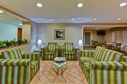 La Quinta Inn & Suites by Wyndham Lakeland East