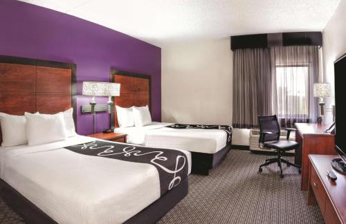 La Quinta Inn & Suites by Wyndham Miami Airport East