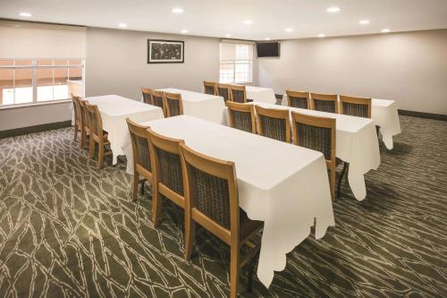 La Quinta Inn & Suites by Wyndham Dallas Mesquite