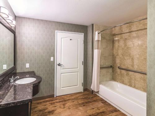 La Quinta by Wyndham Fort Worth - Lake Worth