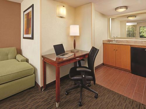 Mission View Inn & Suites San Diego - image 2